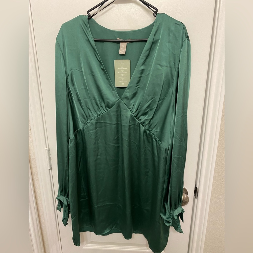 Satin green long sleeve dress